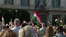 Több százan álltak ki Sulyok Tamás mellett a Sándor-palotánál