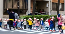Történelmet ír egy japán polgármester azzal, hogy szülési szabadságra megy