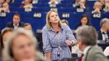A Politico egy cikkben tizenkétszer írta le a Patriótákat „szélsőjobboldaliként” – pedig most éppen a mainstreamhez közelednek