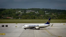 Elkésett a munkából a légiirányító, nem tudott leszállni a Ryanair londoni járata – már Budapestet emlegették, kezdtek pánikolni az utasok