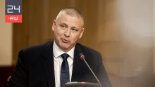 Ruszin-Szendi Romulusz szerint a leköszönt honvédelmi vezetés levendulába áztatott törölközőt kért a szállodától az EU-csúcsra