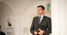 Vitézy Dávid új videóban pörkölt oda Lázár Jánosnak