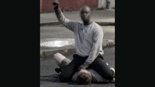 Nyilvánosságra hozták a belfasti késelő nevét és az áldozat állapotát