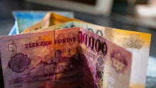 Erősödik a forint a kamatdöntés előtt