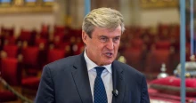 Kapitány István kifelejtett a vagyonnyilatkozatából egy balatoni luxusvillát