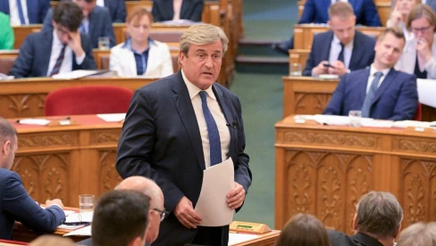 Kapitány István vagyonnyilatkozatából kimaradt egy balatoni luxusvilla haszonélvezeti joga