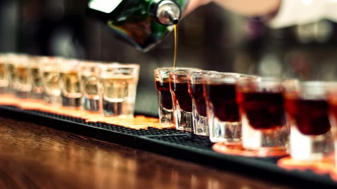 Kimegy a divatból a bor és a sör: földbe állt az alkoholfogyasztás, több ok áll a háttérben
