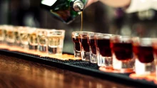 Kimegy a divatból a bor és a sör: földbe állt az alkoholfogyasztás, több ok áll a háttérben