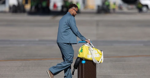 Különleges bőrönddel érkezett meg a foci-vb-re Neymar – Mutatjuk, milyen luxusdolgok vannak benne