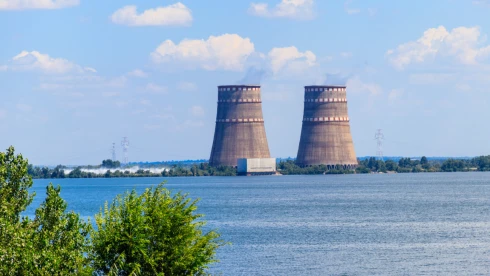 Lángolt az olajfinomító, az atomerőmű pedig elvesztette az áramforrását