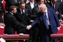 Macron meghívta Zelenszkijt a G7-csúcsra, amelyet Trump programja miatt halasztanak