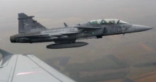 Magyar Péter: A legmagasabb szintű NATO-riadó miatt szálltak fel a magyar Gripenek egy izraeli utasszállító miatt