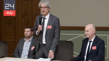 Már ősszel visszatérhet a kutatóhálozat az Akadémiához