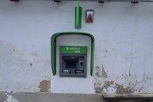 „Nagyon jó, hogy lesz a faluban bankautomata, most már csak kellene egy olyan bankkártya, amin van pénz”