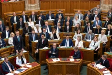 Nyolc évben korlátozhatja a miniszterelnöki tisztség betöltését az Országgyűlés