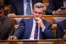 Takács Péter elégedetlen azzal, hogy a kormány 3,6 milliárdot szán a kórházi klímák felújítására