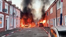Tovább fokozódik a káosz Belfastban: már házakat is felgyújtanak a tüntetők