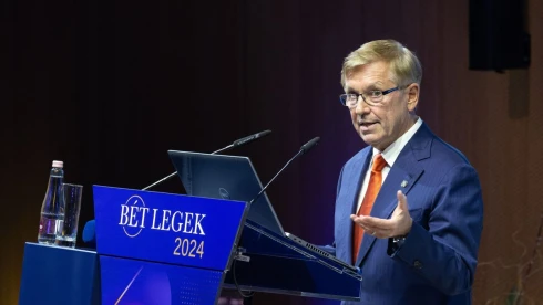 Matolcsy György 170 milliós végkielégítése és szabadságai miatt belső vizsgálat indult az MNB-nél