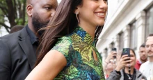 Dua Lipa nem hagyományos menyasszony volt: ikonikus nőről mintázta esküvői szettjét