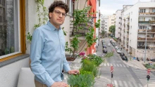 „Más úgy végigsétálni az utcán, hogy már tudod, ott jó fejek laknak” – Újlipócia erkélyei és a zene, amely formálja a teret