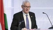 Polt Péter villámgyors volt, már ki is adta egy előadó alkotmánybírónak az előremenekülő Sulyok Tamás beadványát