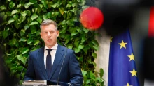 Magyar Péter: Kárpátaljai magyarokat fenyegetett az Orbán-kormány, hogy Vitnyéden ötmilliárd forintból migránstábort alakítson ki