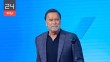Ritkaság, de Arnold Schwarzenegger a nála jóval fiatalabb barátnőjével mutatkozott egy eseményen