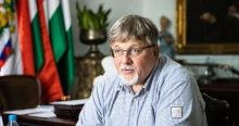 Dézsi Csaba András: Én nem olvasok Pintér Bencét, csak komoly dolgokkal foglalkozom