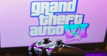 Hatalmas bejelentés! Napokon belül indul a GTA VI előrendelése, megmutatták a várva várt játék borítóját is – videó