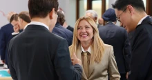 Hiába bújt az anyja mögé, Giorgia Meloni kislánya vitte el a show-t a G7-csúcs előtt