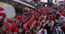 Ez őrület - Viking hajóvá változott a Times Square - videó