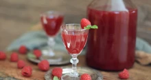 Rupáner-konyha: Házi málnás-mentás likőr vodkával