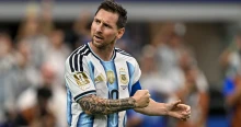 Az MU legendája és az osztrák kapitány is kiakadt: szerintük Messi szabálytalan góllal írt történelmet