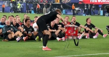 Haalandék a közönséggel együtt viking evezéssel ünnepelték a továbbjutást