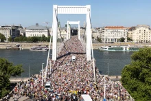 Karácsony: A felvonulás idejére nemzeti lobogó és Pride-zászló is lesz a hídon