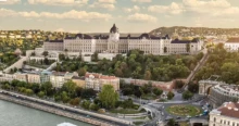 Don Batida lépcsője és a kacsalábon forgó palota: a kormány bemutatta, mit terveztek még Orbánék a Várnegyedben