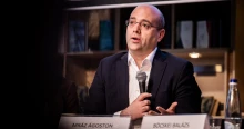 Egyedül maradt Mráz Ágoston Sámuel a Nézőpont Intézetnél