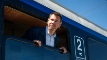 Lázár János után Vitézy Dávid megtalálta a csodaszert a MÁV bajaira a hőségben: fehérre mázolják a vasúti síneket