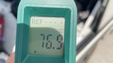 75 fokra melegedett a műbőr ülés egy repülőtéri vontatón, Vitézy Dávidhoz fordul a szakszervezet