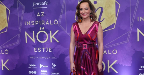 Farkasházi Réka kiakadt: nem vicces, hogy csak borral lehet kibírni a gyerekeket
