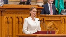 Fidesz: Forsthoffer Ágnes már-már osztályfőnöki szerepbe helyezkedve kéri számon a képviselők távolmaradását