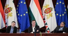 Nagy tapssal fogadták el a fővárosi képviselők a plakáttilalomról szóló fővárosi javaslatot
