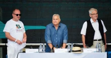 Németh Zsolt minősíthetetlen hangvételt kér számon, és nem neveti el magát