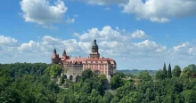 Az Óriás-hegység, ahol Hitler kastélybunkere versenyzik a turistákért egy természetes sziklalabirintussal