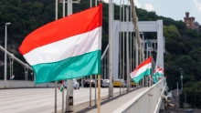Eltávolították a magyar zászlókat az Erzsébet hídról