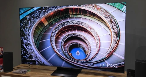 Magyarországra is befutott a friss technológia, de vajon miért kellenek egy tévébe szuperkvantumpontok?