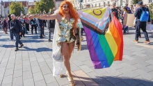 Pride-hétvége Budapesten: megnéztük ki járhat jól ezzel - nem a szivárványos pólók hozzák a nagy pénzt