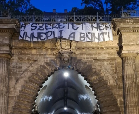 Titokzatos molinók jelentek meg a Pride útvonalán, készülődnek az ellentüntetők