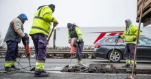 Kátyús úton a Porsche is csak vánszorog