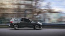 Érthetetlen: a BMW-s fékezés nélkül rongyolt bele hátulról a teherautóba, mintha az nem is létezne – videó